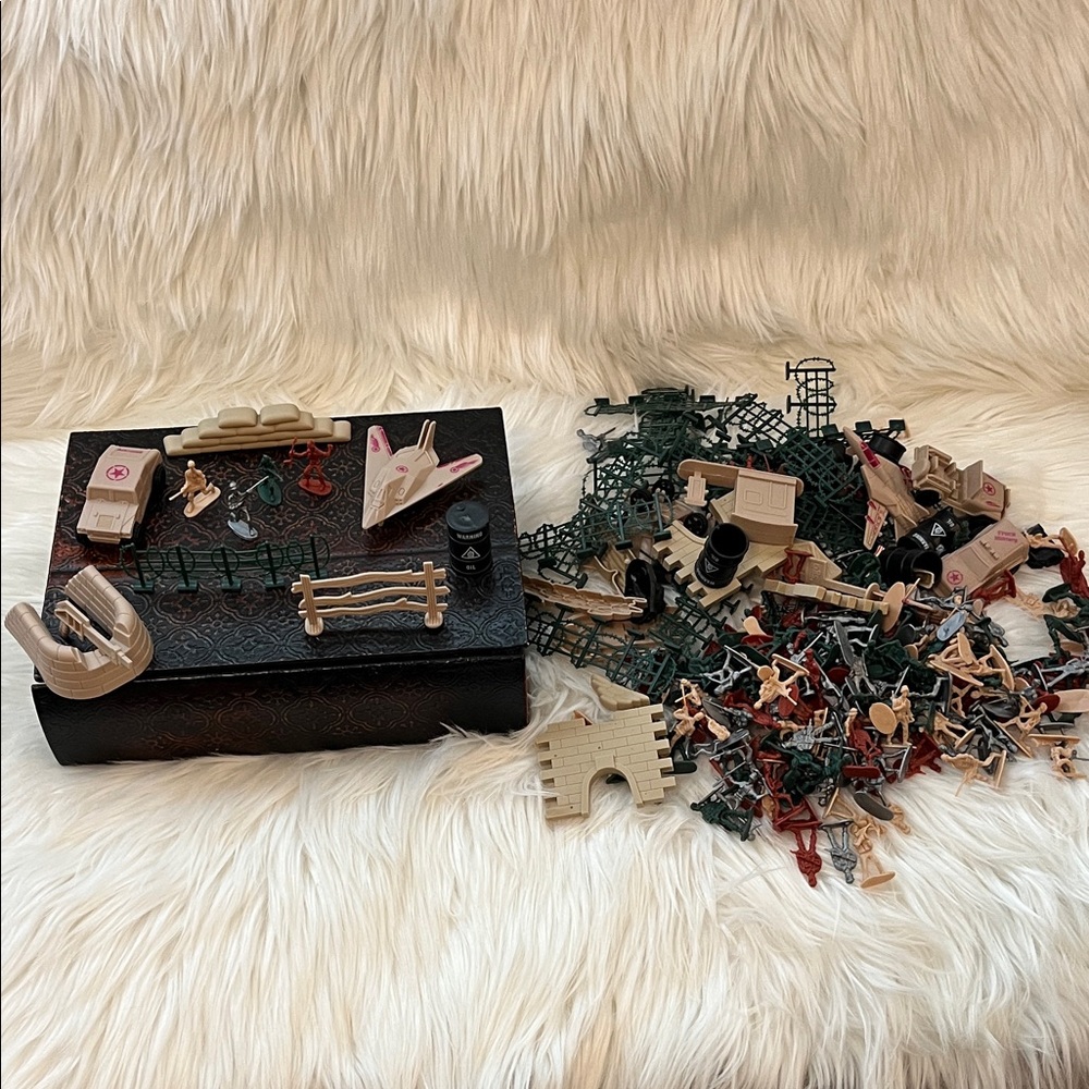 SUPER VALUE SET of Miniature soldiers, vehicles and accessories